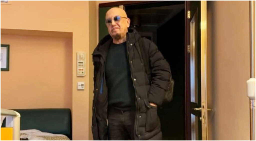 Enrico Ruggeri operato in ospedale: il cantante annuncia un periodo di silenzio forzato