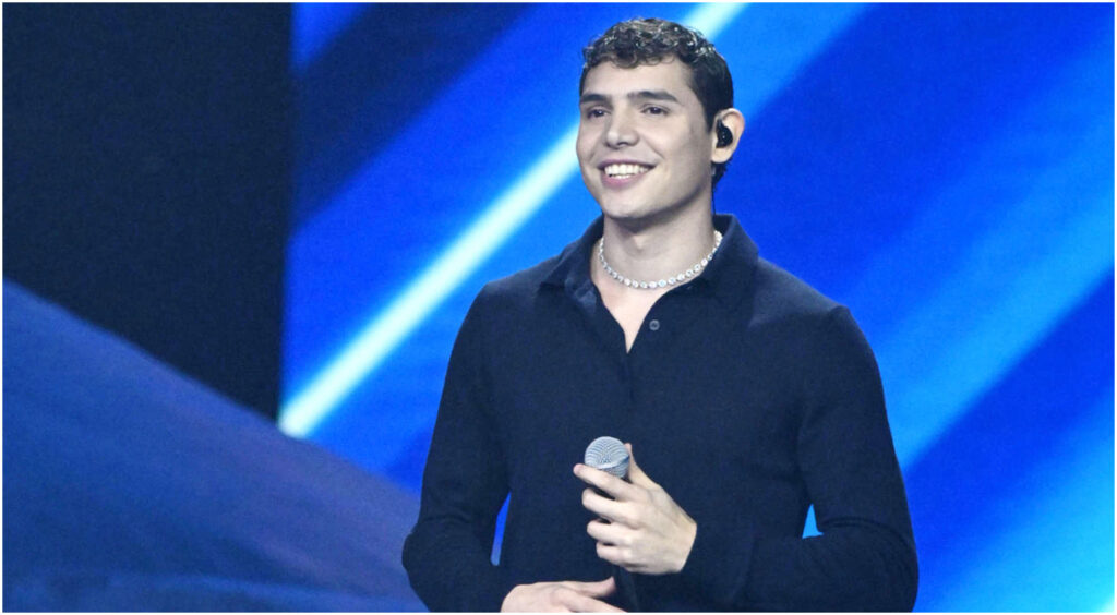 EroCaddeo in finale a X Factor: il percorso di Damiano Caddeo dalla musica pop a “Punto”