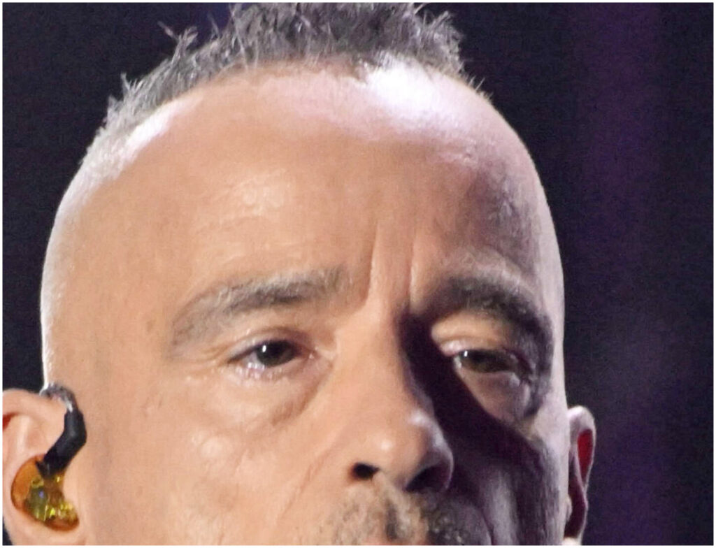 Eros Ramazzotti coinvolto in una controversia condominiale da 200mila euro per lavori contestati