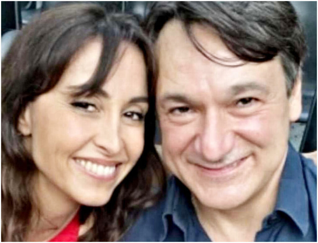 Fabio Caressa reagisce con rabbia dopo la scoperta di un sms amoroso sul telefono di Benedetta Parodi