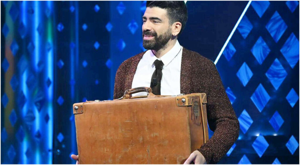 Gianluca Gazzoli racconta le sue esperienze tra agenzie di viaggi e interviste a sua madre