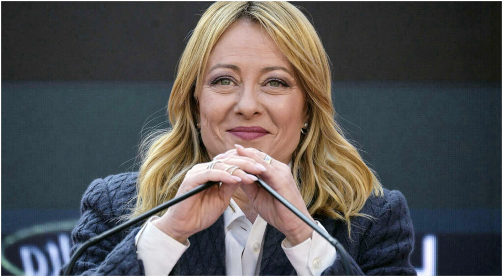 Giorgia Meloni presenta un nuovo look che mette in risalto i suoi occhi, spiega il parrucchiere.