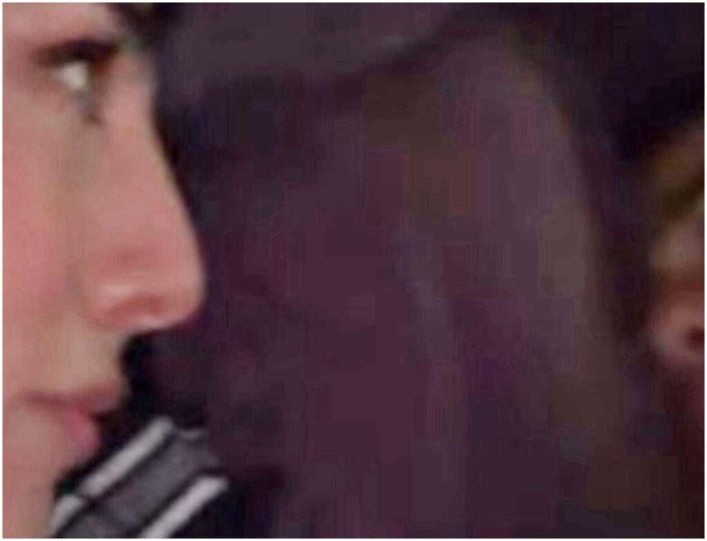 Giulia Salemi osserva con dolcezza il figlio Kian mentre riposa accanto a Pierpaolo Pretelli