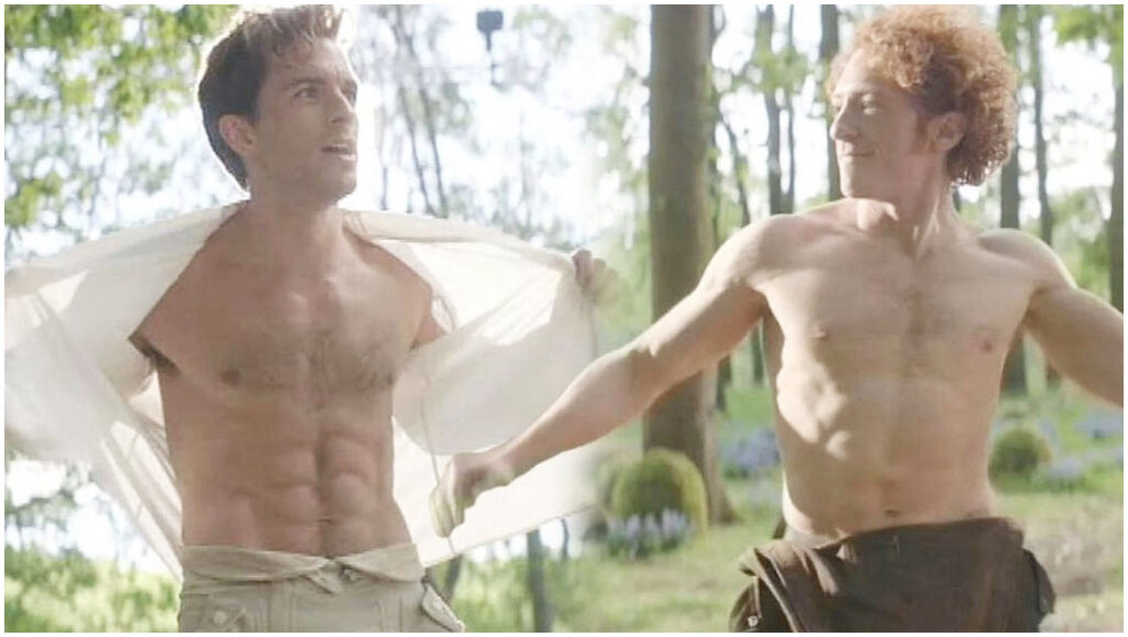 Wicked: Jonathan Bailey ed Ethan Slater mostrano una scena inedita senza camicia
