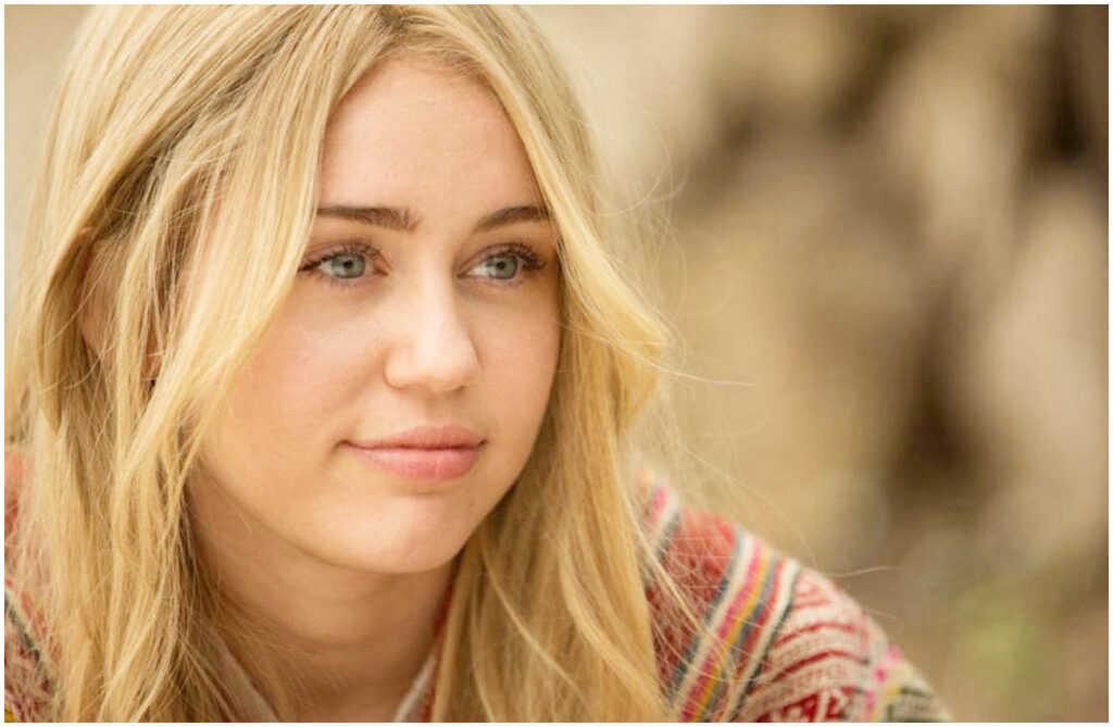 Miley Cyrus fidanzata con Maxx Morando, l’anello mostrato sul red carpet di Avatar 3