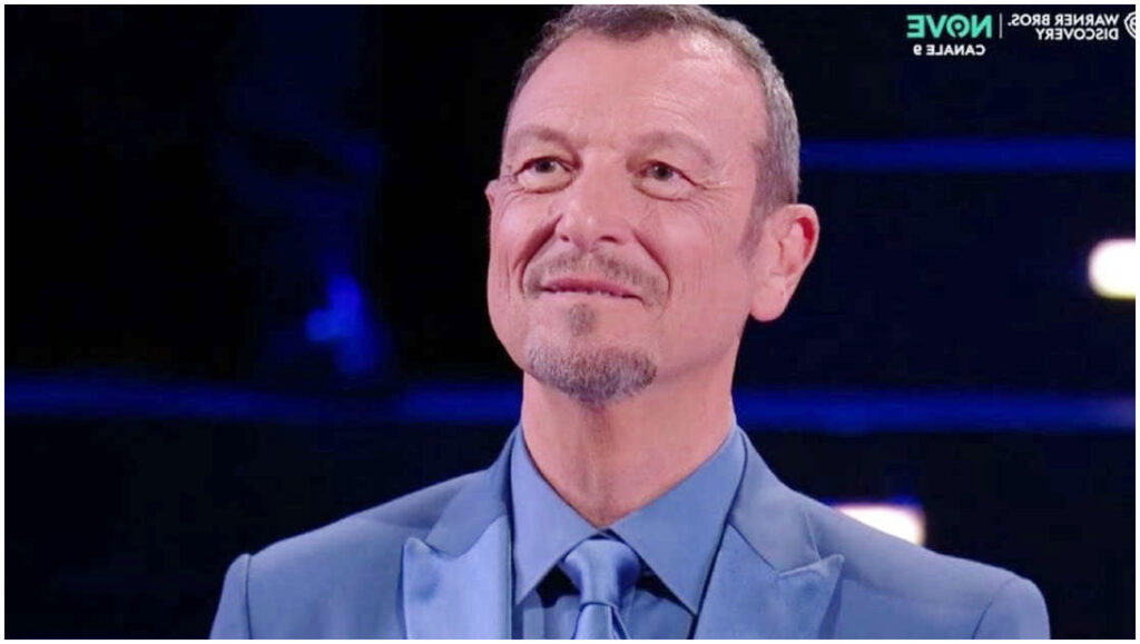 Amadeus verso un possibile ritorno in Rai mentre gli ascolti del Nove calano drasticamente