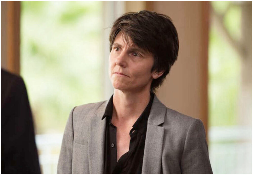 Zack Snyder approva il film di Tig Notaro dedicato all’azione lesbica, rivelato il titolo provvisorio