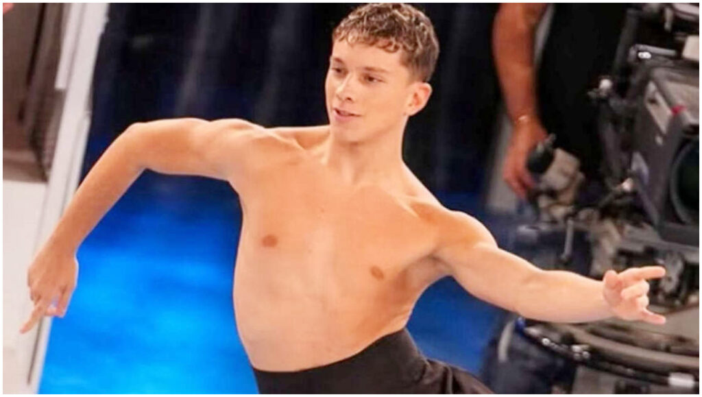 Amici 25, anticipazioni del 7 dicembre: un nuovo sfidante entra nella scuola e maglia sospesa a un allievo