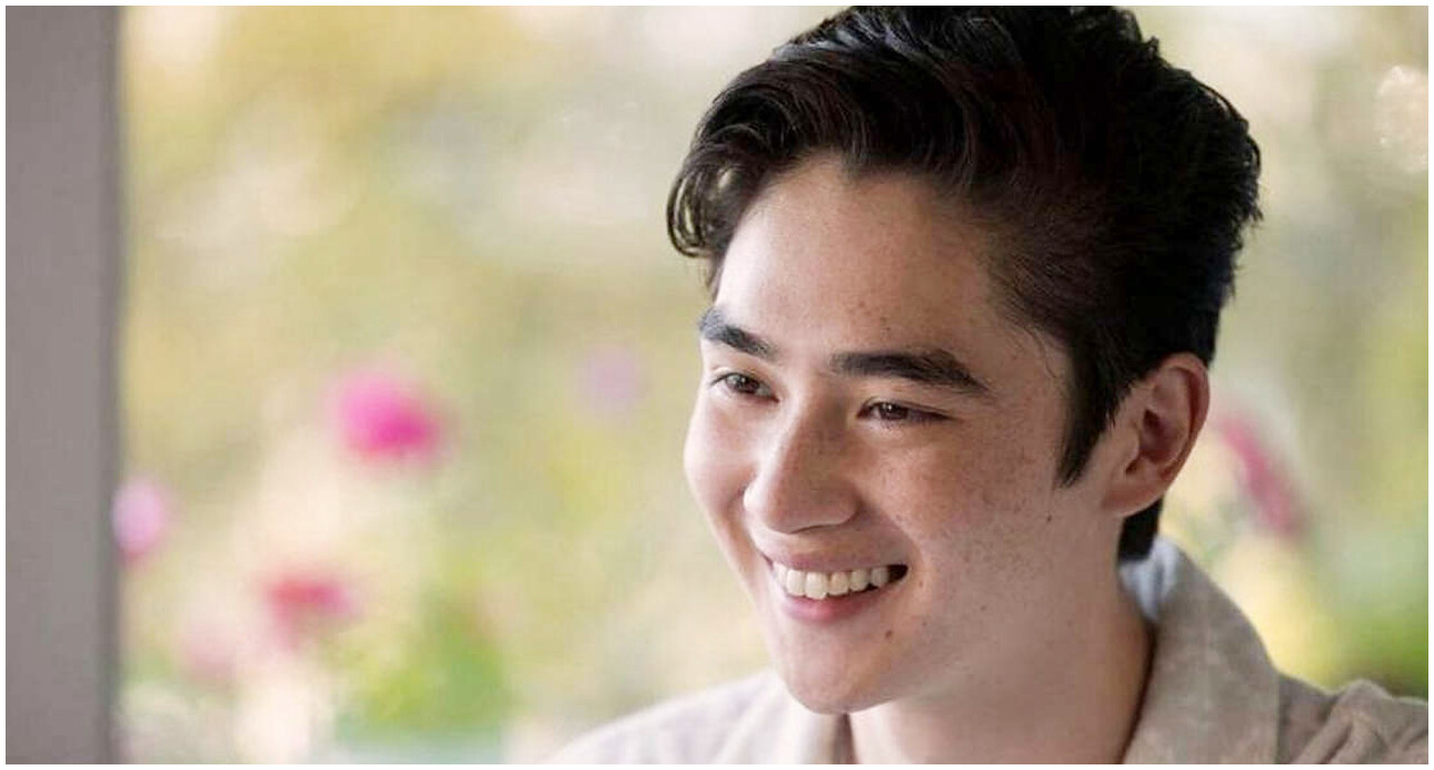 L’estate nei tuoi occhi, Sean Kaufman e Christopher Briney si scambiano un bacio a New York