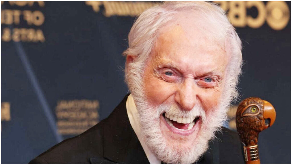 Dick Van Dyke riflette: rifiutò Il presagio ma rimpiange di non aver fatto un film con una star italiana