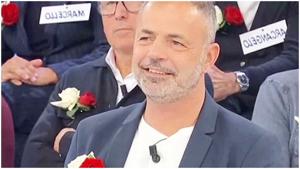 Uomini e Donne: Sabrina si allontana da Massimiliano, Flavio bacia Martina a Roma