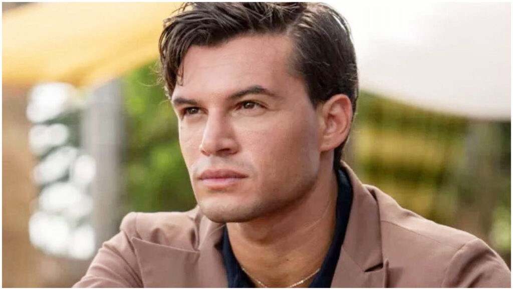 Alfonso Signorini denuncia Fabrizio Corona per revenge porn, la Procura sequestra il materiale