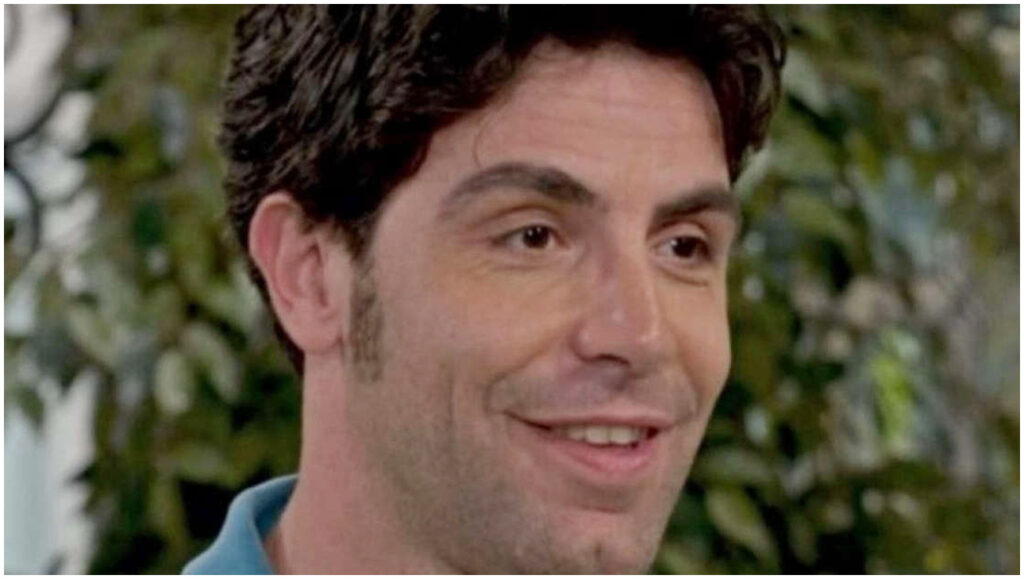 Un Posto al Sole, anticipazioni 23 dicembre: Eduardo e Clara si riavvicinano, Pino sorprende Rosa