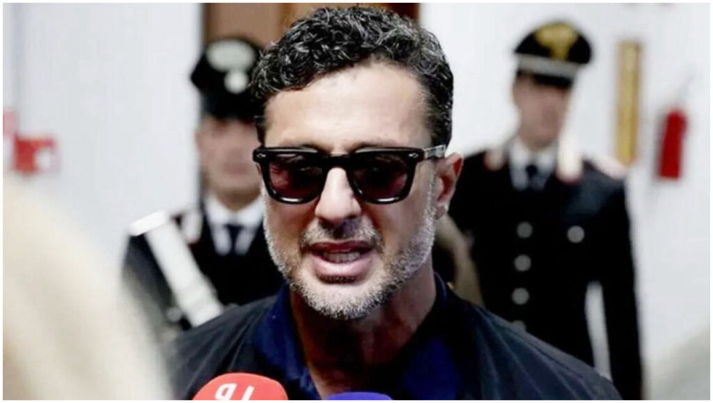 Fabrizio Corona al Tribunale commenta Signorini: Se gli prendono il cellulare, trovano Sodoma e Gomorra