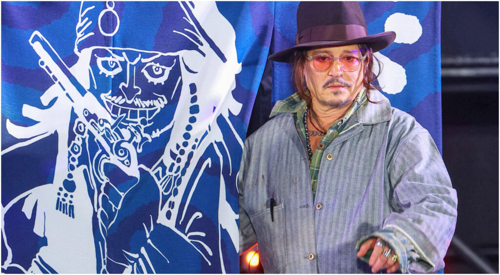 Johnny Depp sorprende il pubblico al Tokyo Comic Con con un tributo a One Piece di Eiichiro Oda