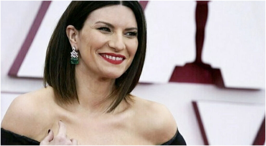 Laura Pausini alla finale di X Factor: dagli Oscar al matrimonio a sorpresa e le polemiche con Brignani