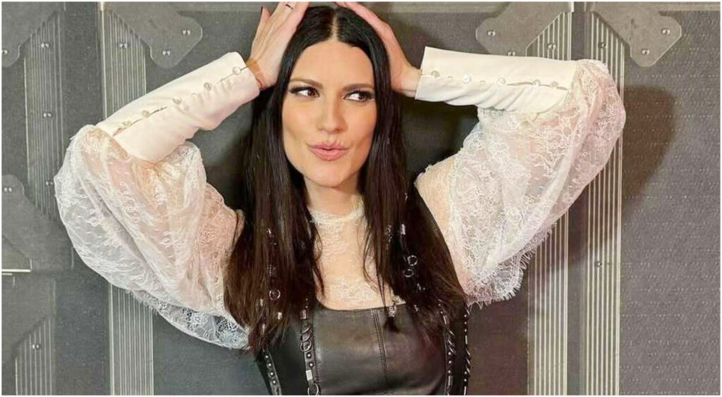 Laura Pausini abbandona i social: l’artista parla di odio e paura nei luoghi virtuali.