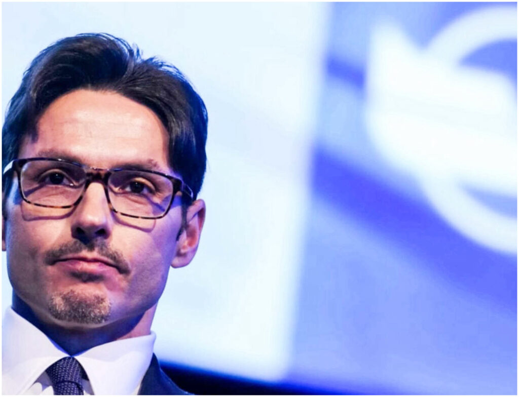 Licenziato dopo 25 anni di carriera: la controversa scelta di Pier Silvio Berlusconi