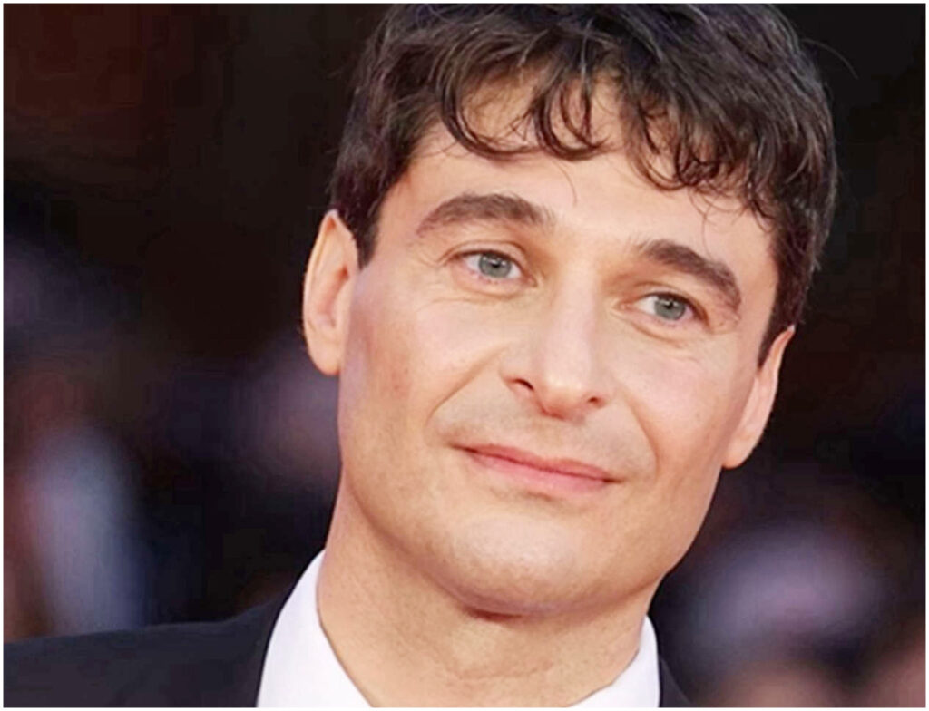 Lino Guanciale attraversa un momento difficile: è venuto a mancare il padre Clelio.