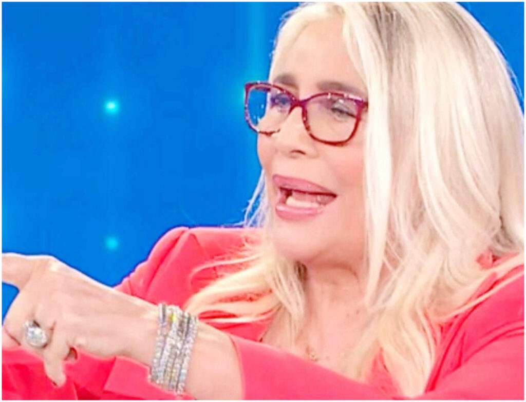 Mara Venier ricoverata in ospedale, il video della conduttrice preoccupa i suoi fan affezionati