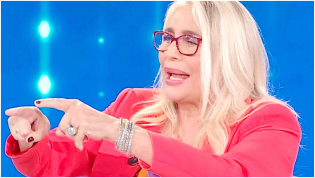 Mara Venier ricoverata in ospedale, il video preoccupa i fan: “Finiamo l’anno così”