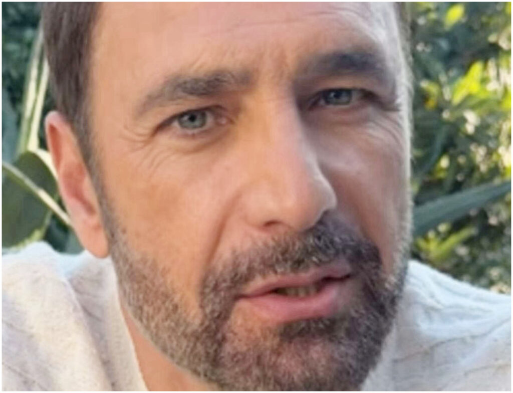 Raoul Bova si racconta sul palco dopo le polemiche per il commento sugli “occhi spaccanti”