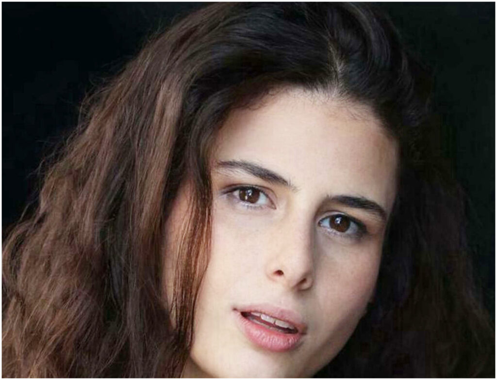 Nicole Rossi racconta la sua passione per gli oggetti strani e il valore del suo portafortuna