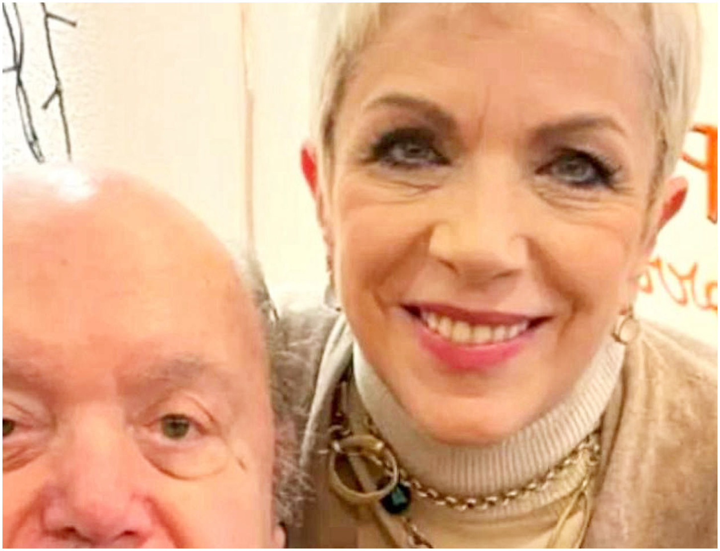 Rosanna Banfi affronta con coraggio la ricaduta del tumore e parla delle sfide famigliari