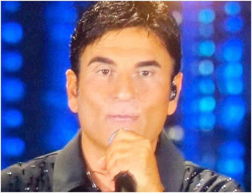 Il concerto di Sal Da Vinci accende il dibattito sui social: commenti contrastanti e polemiche