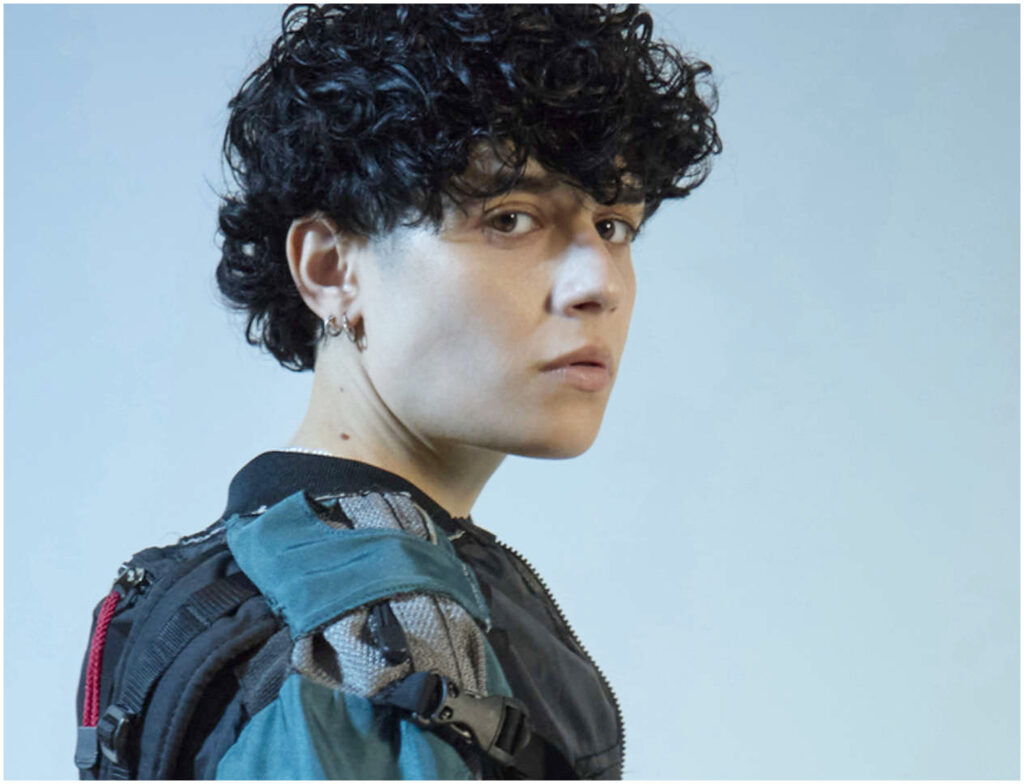 Senza Cri si racconta a Sanremo Giovani: consapevolezza del passato e messaggi da Lorella Cuccarini