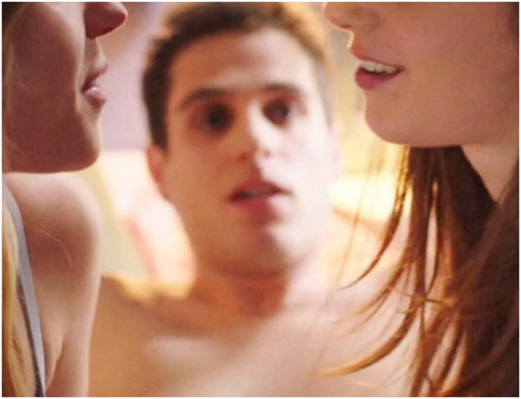 Il professore rompe il tabù e propone l’educazione sessuale in prima serata su Rai1 con sesso a tre