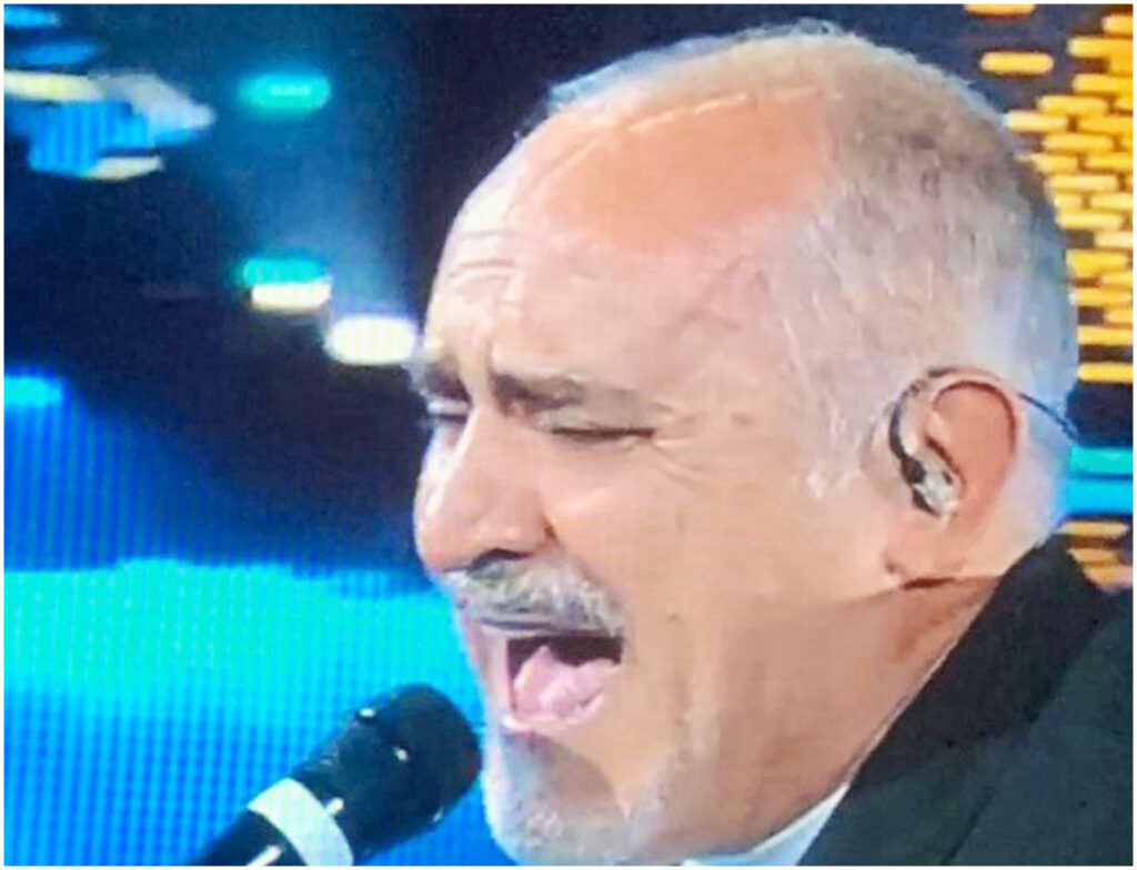 Francesco De Siena trionfa nella finale di The Voice Senior, emozioni forti per Rocco Hunt