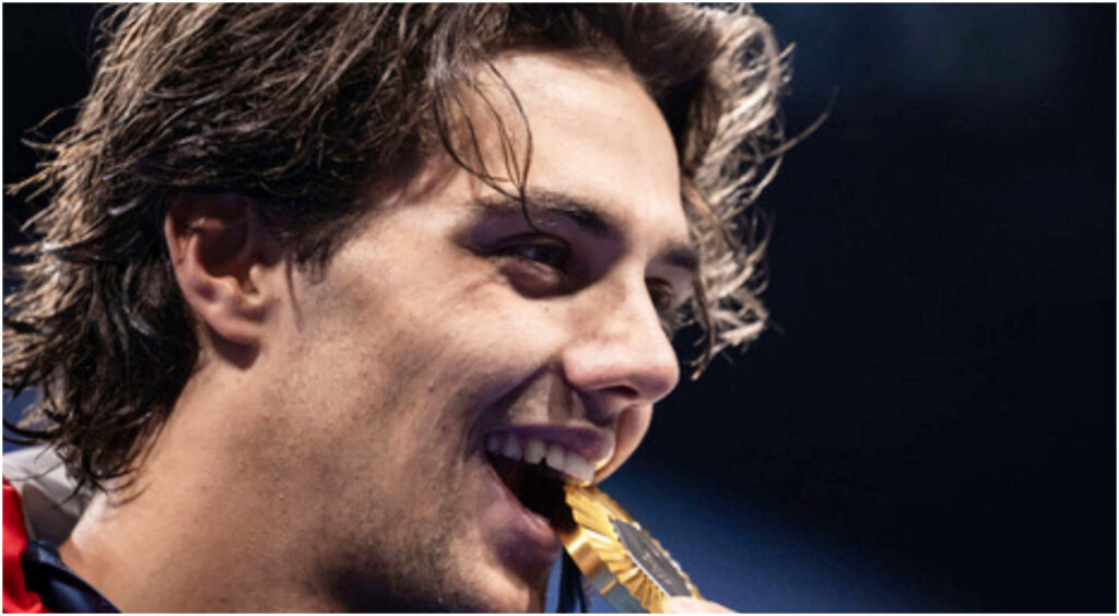 Thomas Ceccon parla della sua vita: l’amore non è una priorità e l’ironia non è facilmente compresa.