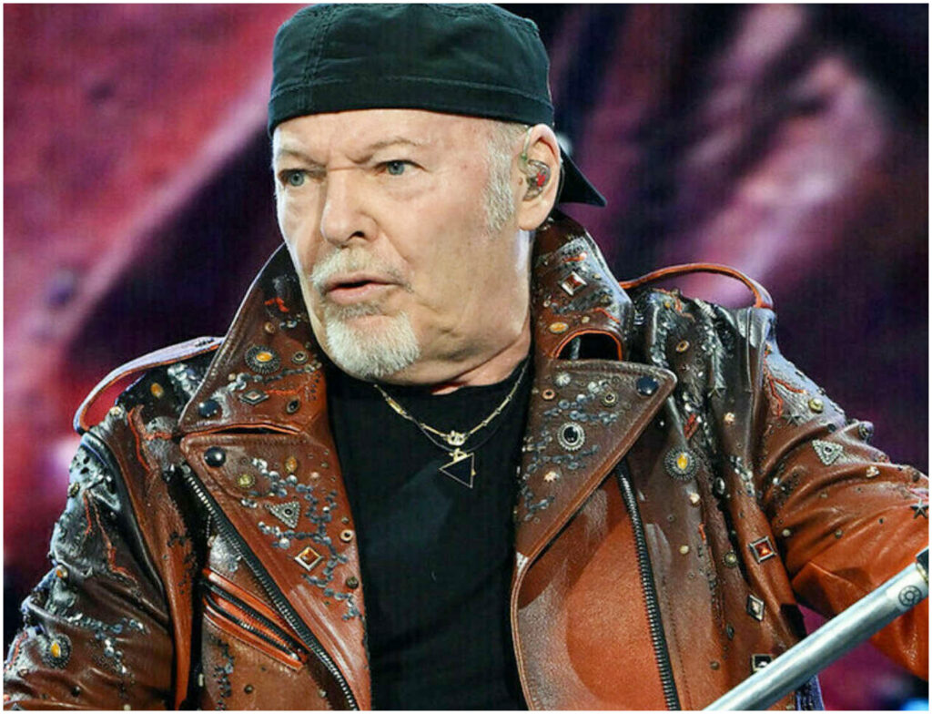 Vasco Rossi rivela le sue esperienze di bullismo e il significato profondo delle sue canzoni