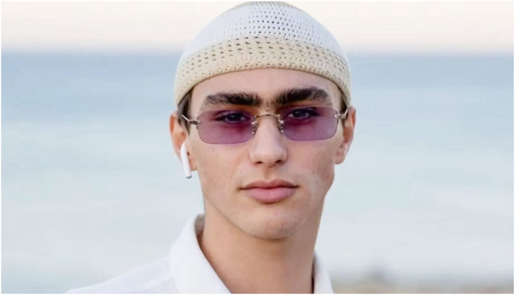 Achille Costacurta racconta la sua esperienza di truffa e il successivo ritiro in India.