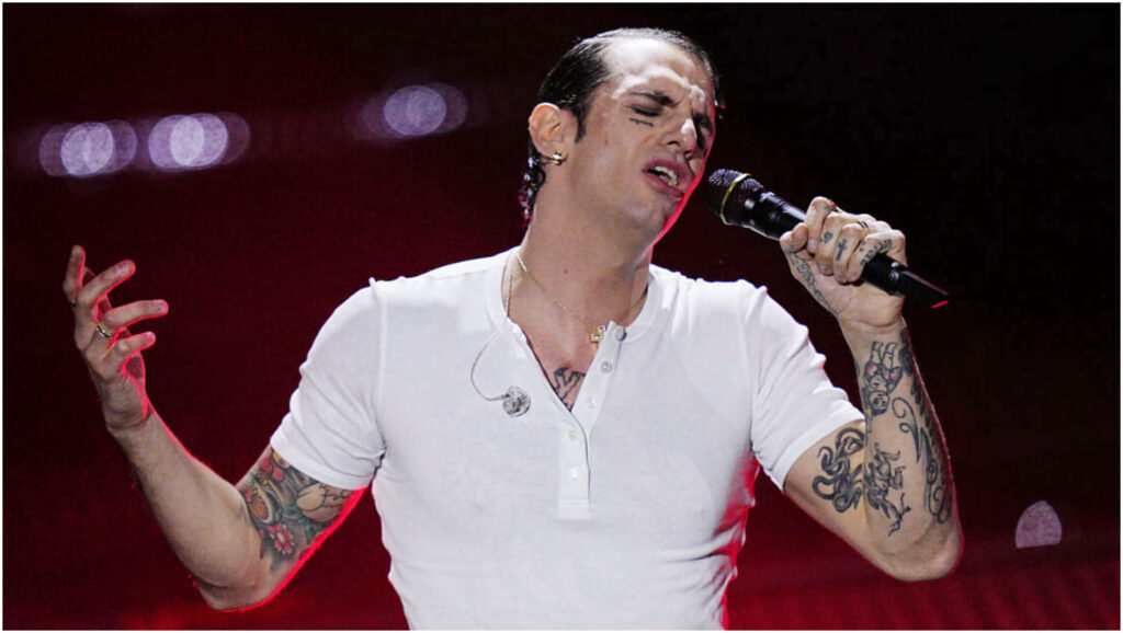 Achille Lauro torna a Sanremo come co-conduttore, annuncia: “Comanda Carlo”