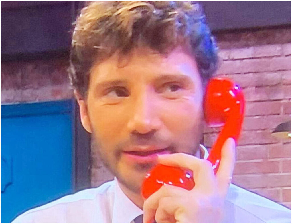 Affari tuoi, De Martino conquista le gemelle con un regalo ma si verifica un disastro finale