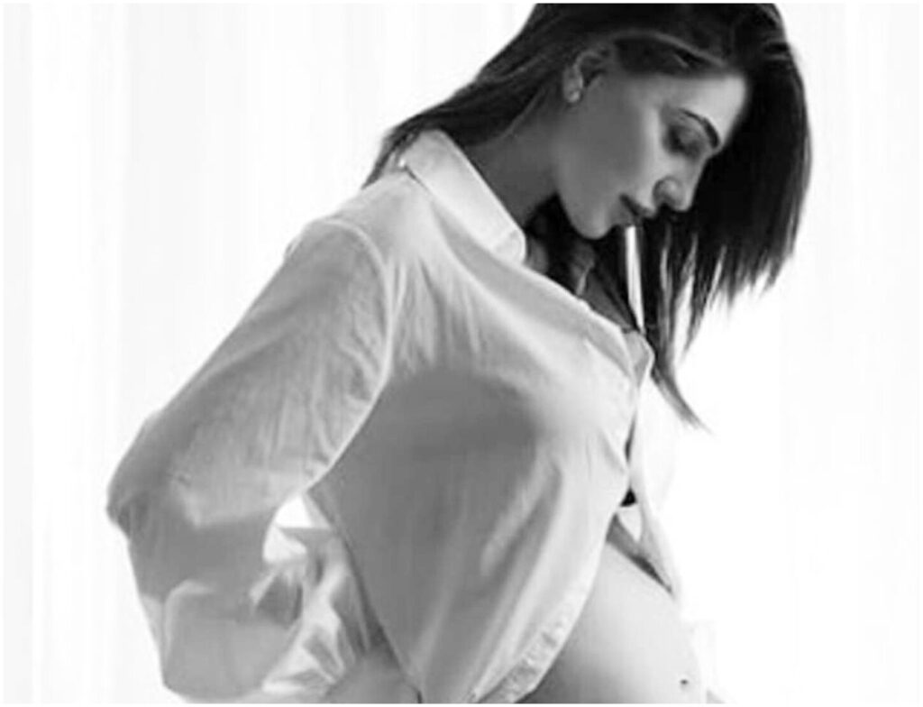 Anna Tatangelo ha dato alla luce la sua secondogenita: è nata Beatrice, gioia per la famiglia