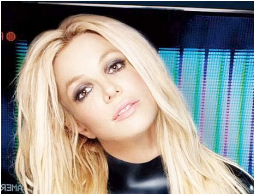 Britney Spears sorprende i fan con un nuovo balletto, ma un incidente fa preoccupare i presenti