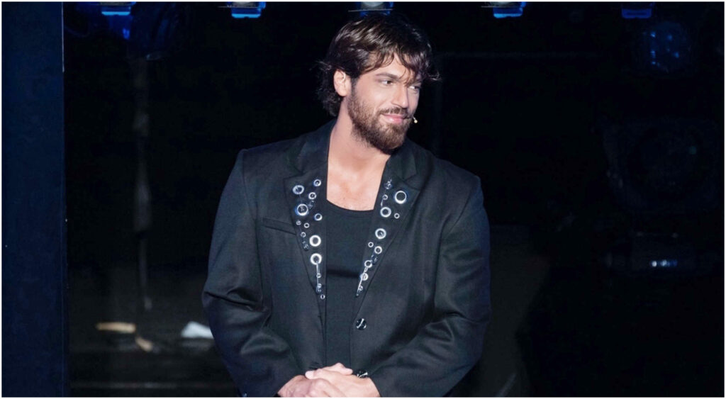 Can Yaman sorprende nonna Fina a C’è postaper te, ma sui social scoppia la polemica