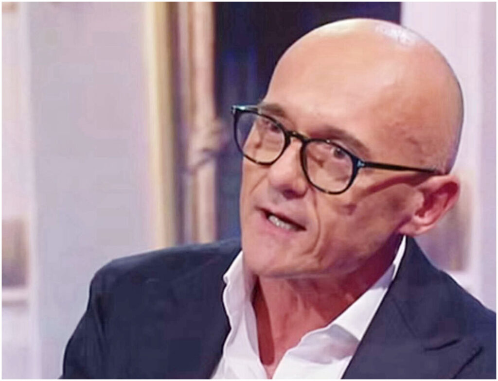 Caso Signorini: il conduttore si esprime sullo scandalo e afferma che la verità richiede tempo