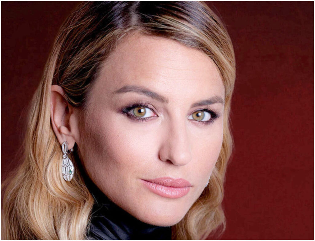 Caso Venezi: le spille di protesta si diffondono mentre emerge un piano per la pace