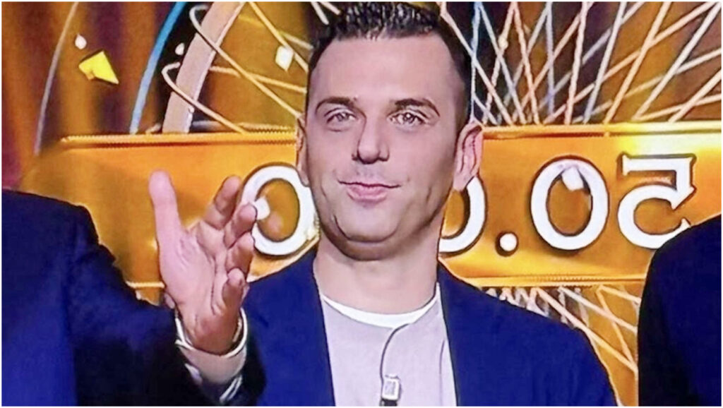 Claudio si aggiudica il titolo di campione a Chi vuol essere Milionario: famiglia e carriera in evidenza