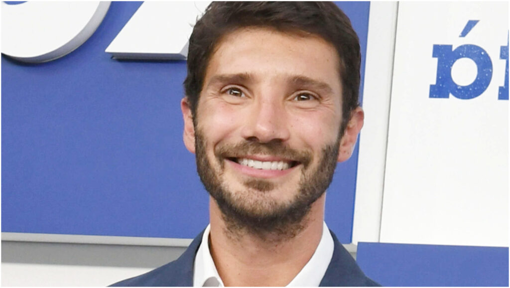 De Martino e la foto falsa ai funerali del padre, il gesto toccante dei paparazzi presenti