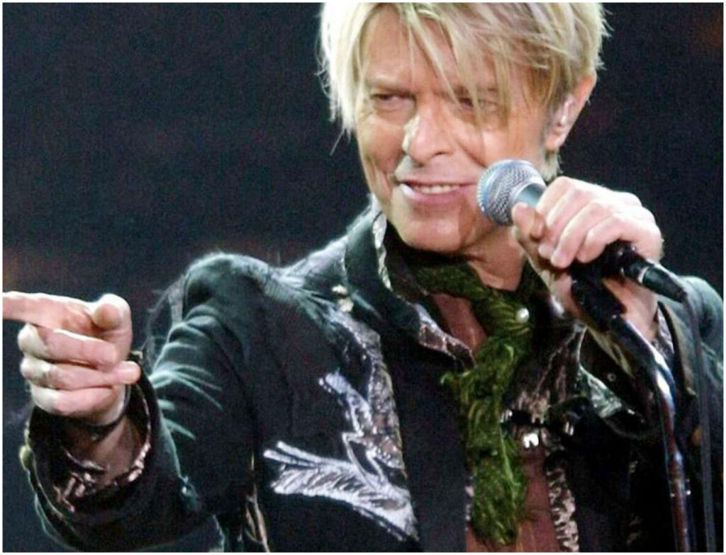L’eredità indelebile di Bowie e il suo viaggio artistico con Blackstar, un capolavoro senza tempo