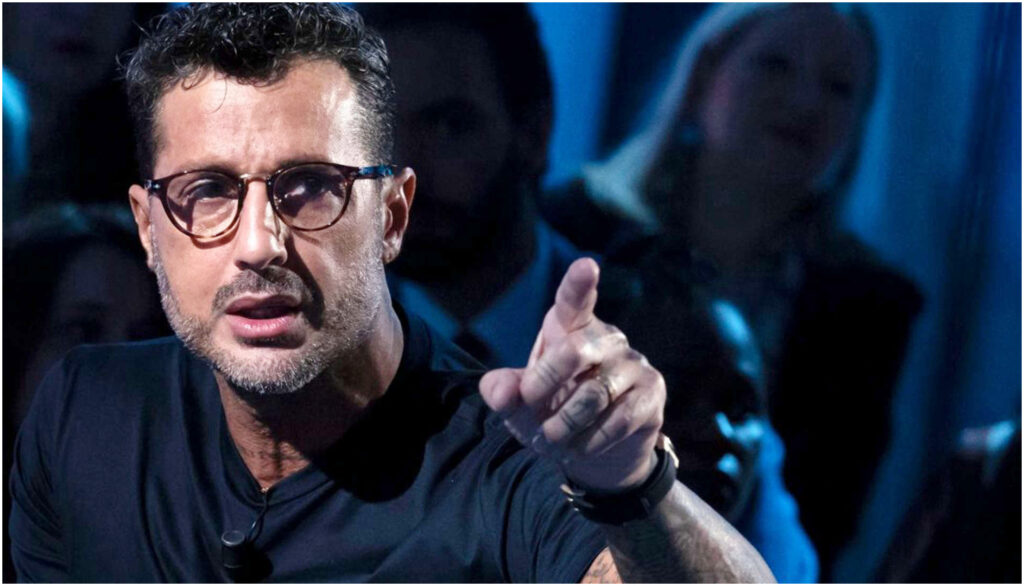 Forza Italia contro Fabrizio Corona per le sue dichiarazioni su Mediaset e la libertà di espressione.
