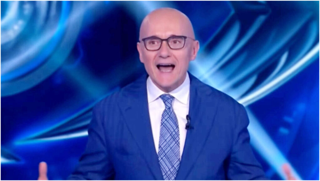 Grande Fratello Vip: dopo Signorini partono le indiscrezioni sulla nuova conduzione con tre candidati