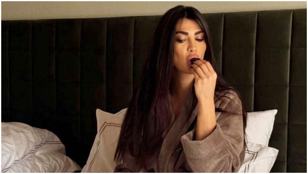 Grande Fratello, Rasha Younes replica a una fan di Omer e commenta la sua vita personale