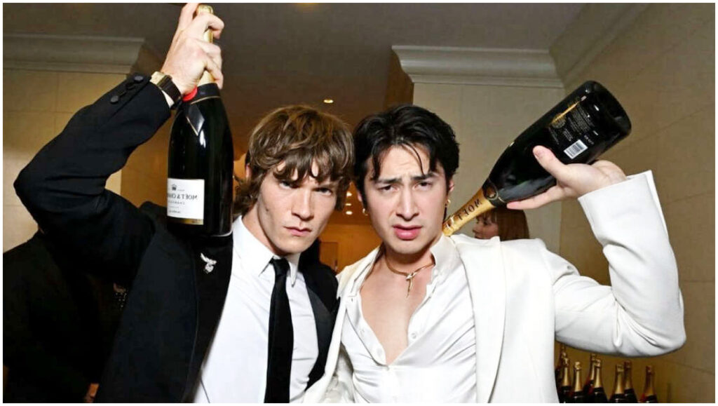 Heated Rivalry, Hudson Williams chiarisce il suo legame con Connor Storrie e la verità dietro.