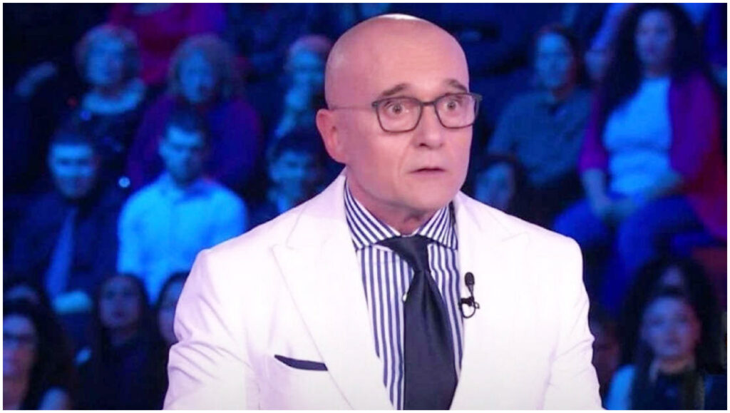 Alfonso Signorini risponde in modo silenzioso a Corona e Medugno nel suo editoriale su CHI